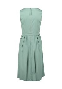 Ärmelloses mintgrünes Kleid mit tailliertem Oberteil und gefälteltem Rock. Verfügt über einen Reißverschluss im Rücken und eine glatte Stofftextur.