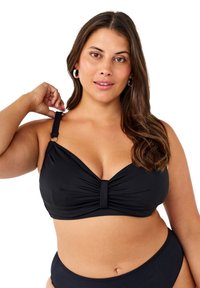 Top bikini nero con tessuto arricciato, spalline regolabili con accessori in metallo e un dettaglio a torsione sul davanti. Materiale liscio e elasticizzato.