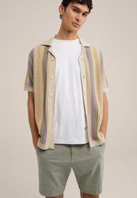 Thumbnail Image 5