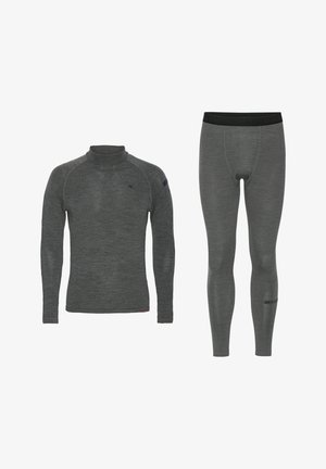 Set di base strato termico grigio composto da una maglietta a maniche lunghe con colletto alto e leggins coordinati. Tessuto morbido e testurizzato con dettagli di pattern sottili.