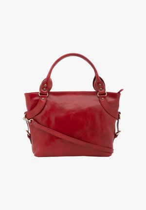 Sac à main en cuir rouge avec double poignée, bandoulière réglable et ferrures en laiton sur fond blanc.