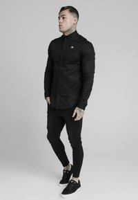 SIKSILK STANDARD COLLAR SHIRT - Camicia elegante - black