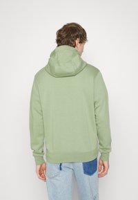 Nike Sportswear SPORTSWEAR CLUB FLEECE - Hoodie - oil green/white