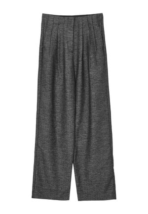 Pantalons gris plissés en tissu texturé. Design à jambes larges avec une taille mi-haute. Conçus pour un ajustement décontracté.