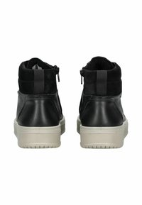 Zwarte leren en suède hoge sneakers met een gestructureerde afwerking, contrasterende grijze accenten en een witte rubberen zool. Inclusief zijritsen.