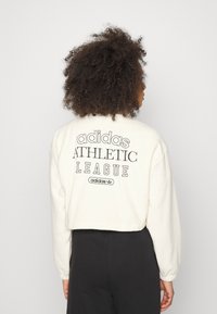 adidas Originals CROPPED - Flisinis džemperis - white