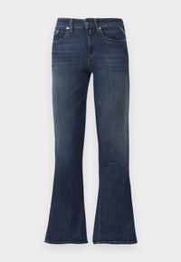 Tamno plave traperice s blagim izbljeđivanjem, kroja bootcut, prednjim dugmetom i pet džepova.
