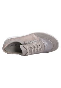 Light grey athletic shoe made of mixed materials, featuring a textured side panel, laces, and a side zipper for easy access.
