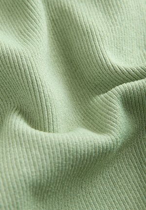 Self. REGULAR FIT  - Rövidnadrágok - matcha green