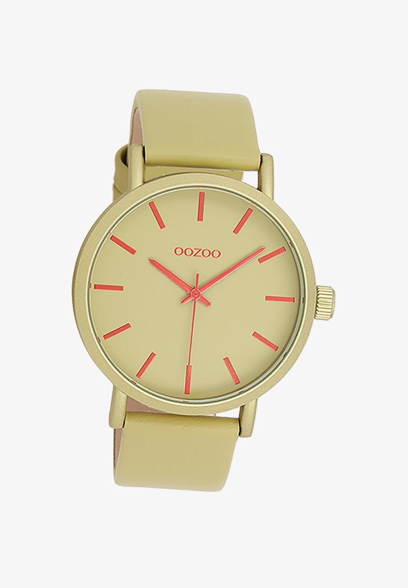 Montre ronde jaune avec une finition mate, un cadran jaune clair, des marqueurs d'heure rouges et des aiguilles. Le bracelet est en matériau jaune lisse.