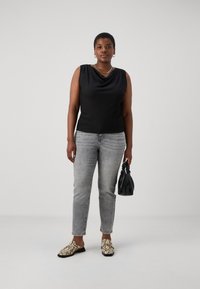 ONLY Carmakoma CARSELVI WATERFALL  - Top - black