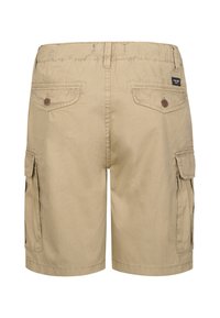 Shorts cargo beige en tissu léger avec deux poches latérales, deux poches arrière et des détails de couture subtils.