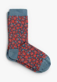 Calcetines azules con un patrón de leopardo rojo. Puño acanalado en la parte superior. Textura suave, diseñados para un uso casual.