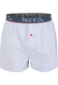 Blaue und weiße gestreifte Boxershorts mit einem elastischen Bund und roten Akzenten. Sie besitzen einen Frontknopf und eine kleine Seitentasche.