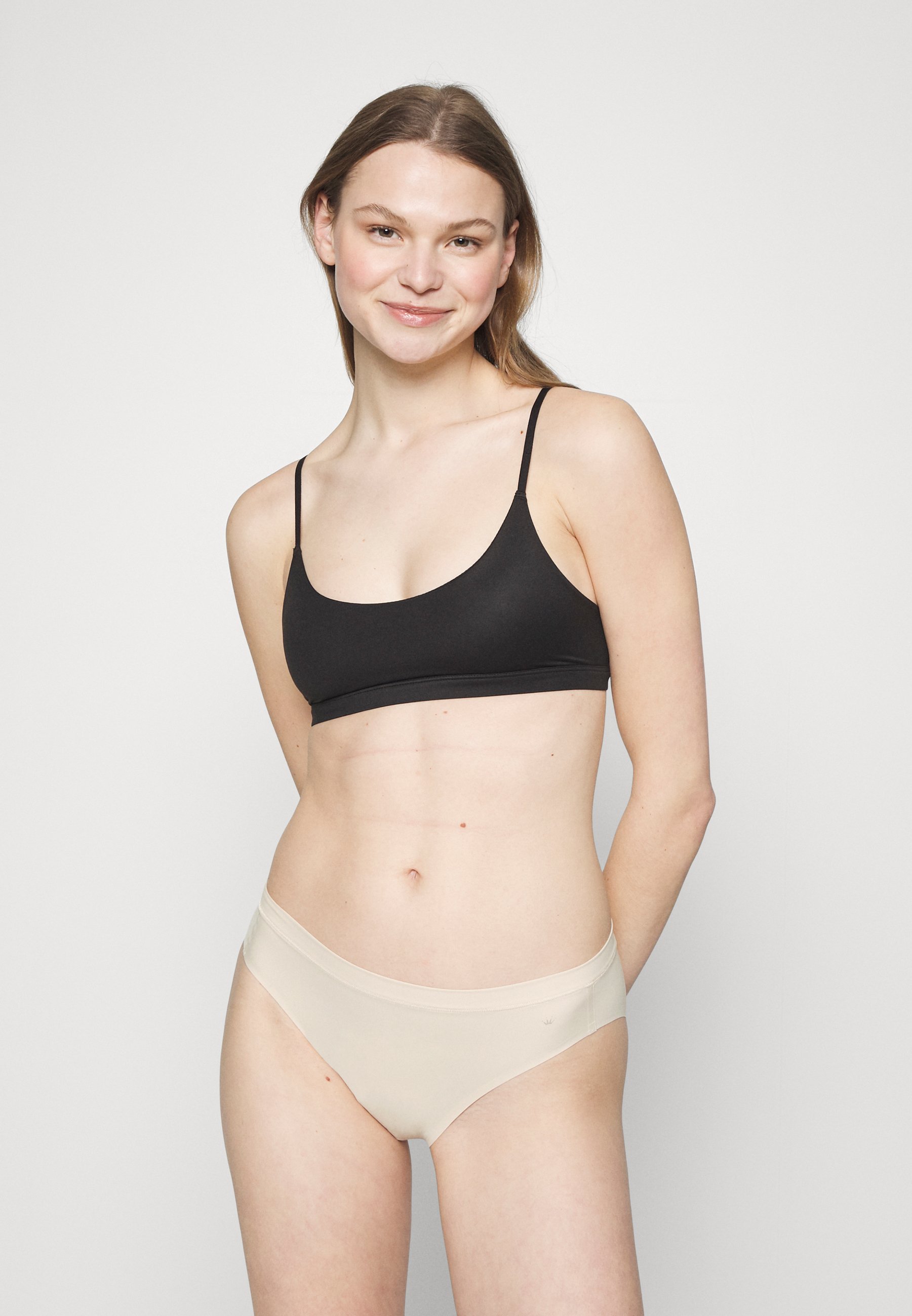 Demi-slip Femme Van Realtis - Taille S - Noir - Nylon - Occasion Très Bon état
