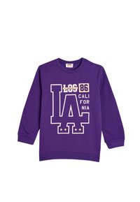 Sudadera morada de algodón con mangas largas. Presenta grandes letras blancas "LOS ÁNGELES 86 CALIFORNIA" y un diseño de estrellas en la parte inferior.
