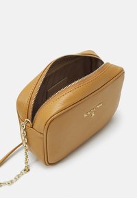 Patrizia Pepe HANDBAG - Borsa a tracolla - eternitybrown