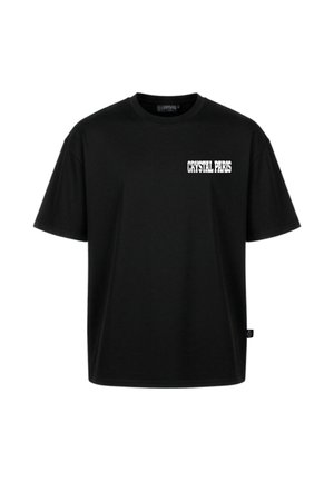 T-shirt nera a maniche corte con scritta bianca "CRYSTAL PARIS" sul petto sinistro e una piccola etichetta nera sulla cucitura laterale sinistra.