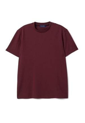 Maglietta bordeaux a maniche corte con scollo rotondo e etichetta all'interno del collo, distesa su sfondo bianco.