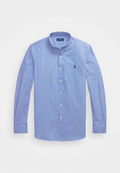 Camisa de botón de manga larga a rayas azules y blancas. Presenta un cuello clásico y un pequeño logo, fabricada en algodón ligero.