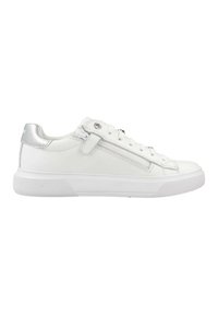 Sneaker bianchi basse in pelle liscia, con un accento argento sul tallone, design con lacci e suola in gomma texturizzata.
