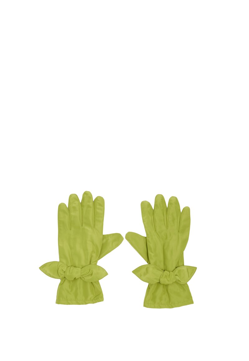 Gants en satin vert avec une texture lisse, dotés d'un accent nœud au niveau du poignet et d'un design ajusté pour chaque doigt.