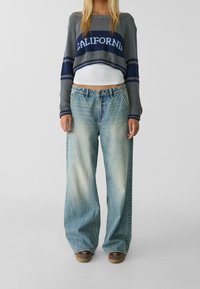 Stradivarius Sweter