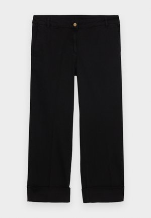 Pantaloni di cotone neri con taglio dritto, dotati di tasche anteriori, chiusura con bottone dorato e risvolti. Texture liscia.