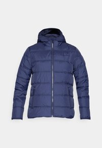 Doudoune marine avec capuche, fermeture éclair, poches latérales, quilting horizontal et logo Calvin Klein sur la poitrine.