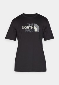 Czarna koszulka z krótkim rękawem wykonana z bawełny, z dużym szarym i białym nadrukiem logo "THE NORTH FACE" na przodzie.