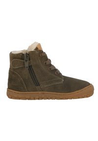 Braune Wildleder-Stiefeletten mit einer strukturierten Gummisohle, seitlichem Reißverschluss, geschnürtem Vorderteil und weißem Kunstfellfutter.