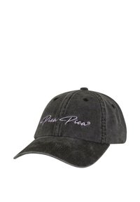 Căciulă de baseball din denim negru, cu o margine curbă și logo-ul brodat „Pica-Pica” în violet deschis. Șase orificii de ventilație în partea de sus.
