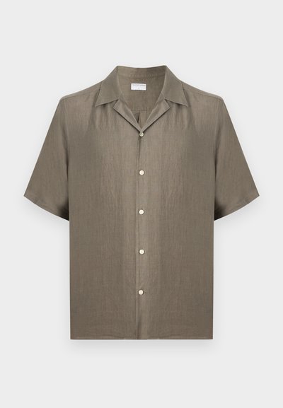 Πουκάμισο με κοντά μανίκια, κουμπιά μπροστά, σε μπεζ λινό ύφασμα με γιακά τύπου camp, πέντε κουμπιά στο μπροστινό μέρος και άνετη εφαρμογή.