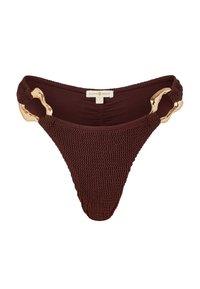 Bas de bikini en crochet marron avec un design texturé et des accents en métal doré. Présente une coupe taille mi-haute et des boucles latérales ajustables.