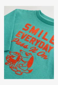 Unselected, blue smile everyday