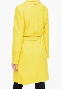 s.Oliver Cappotto classico - yellow