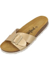 Beige slide-sandal med en texturerad fotbädd, korskapsdesign och metallspänne. Gummiyttersula med en kork-mellansula.