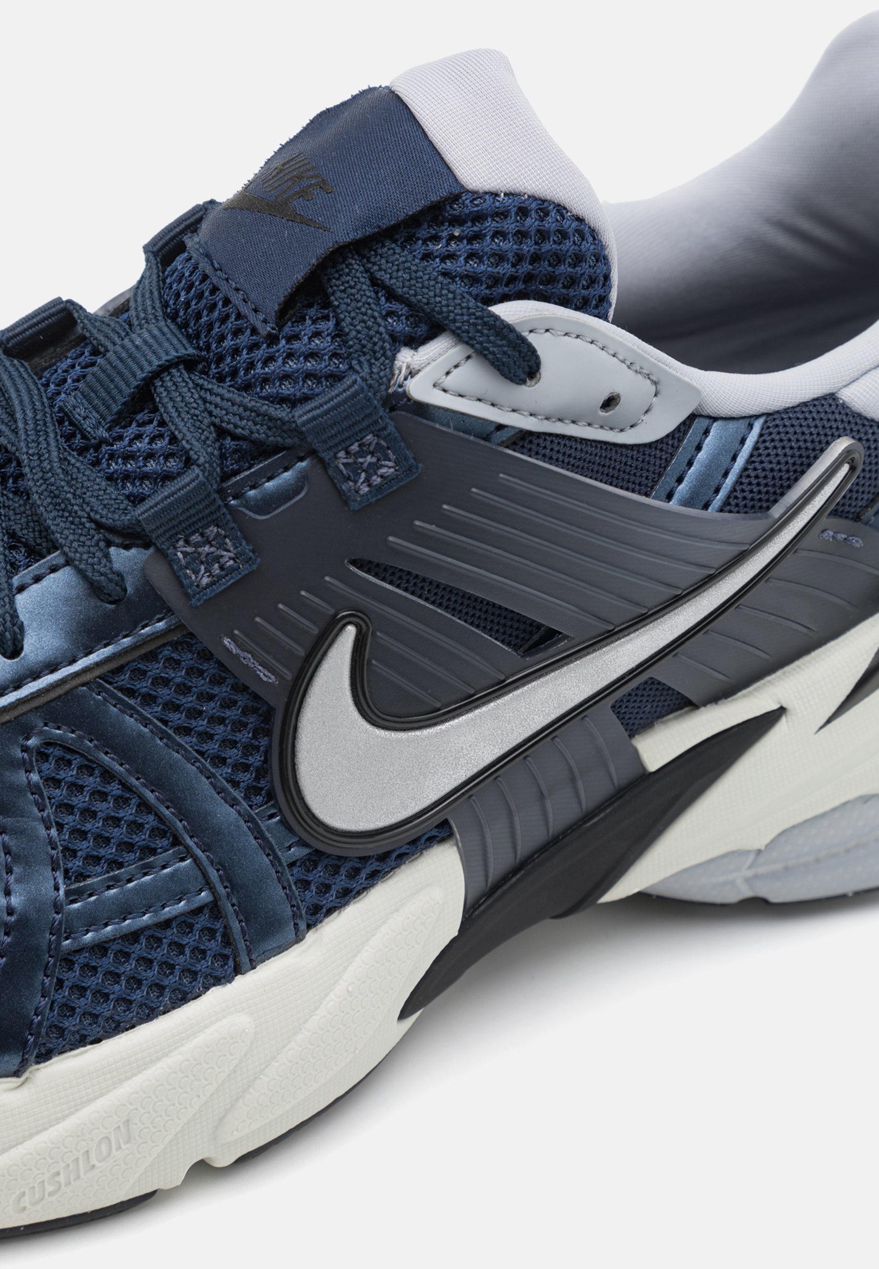★Nike★ V2K Run M Obsidian Thunder Blue Wolf Gray Platinum Nike V2K RUN Obsidian / Thunder Blue - Aug 2024 - HJ4497400