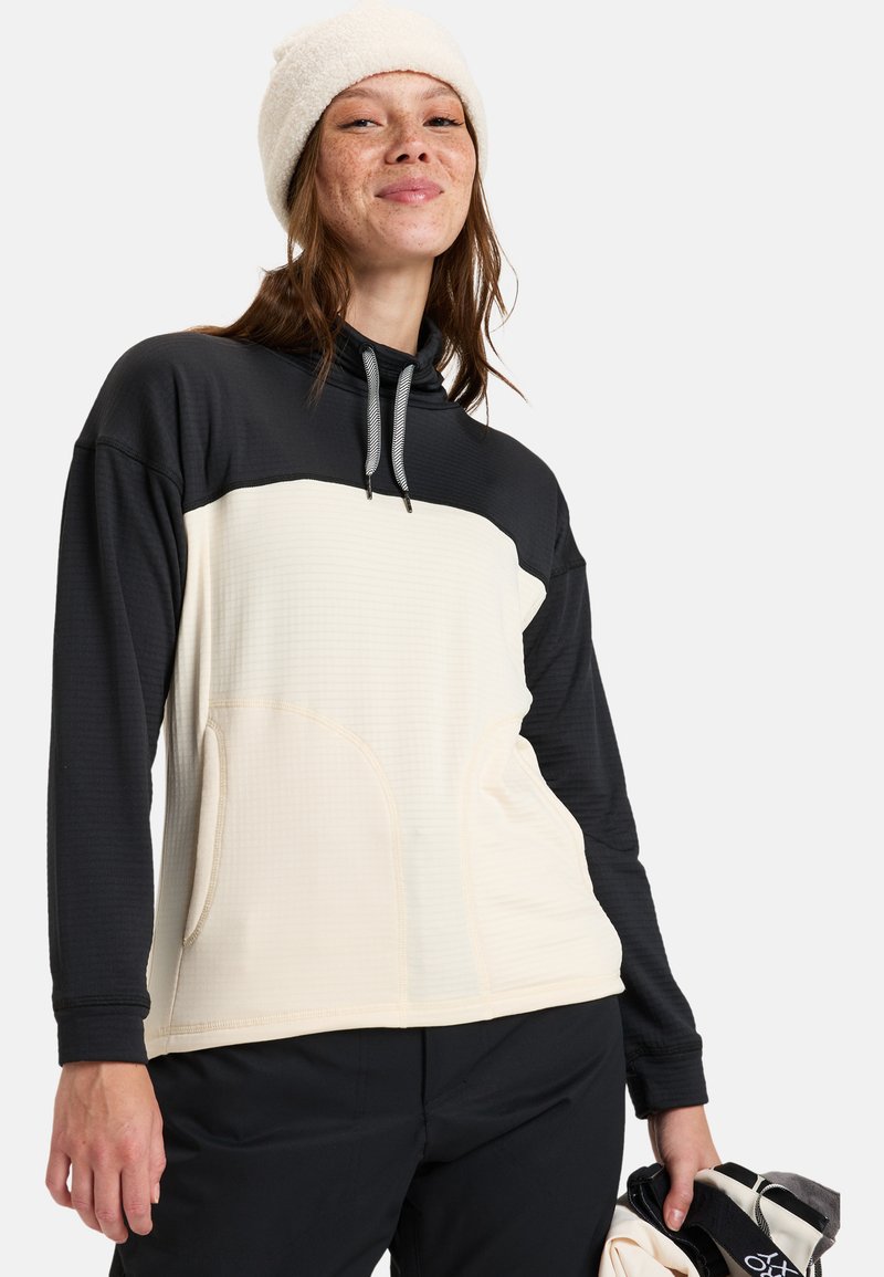 Lichte hoodie in zwart en crèmewit met een gestructureerde bovenkant, voorzien van een trekkoordcapuchon, zijzakken en een ontspannen pasvorm.
