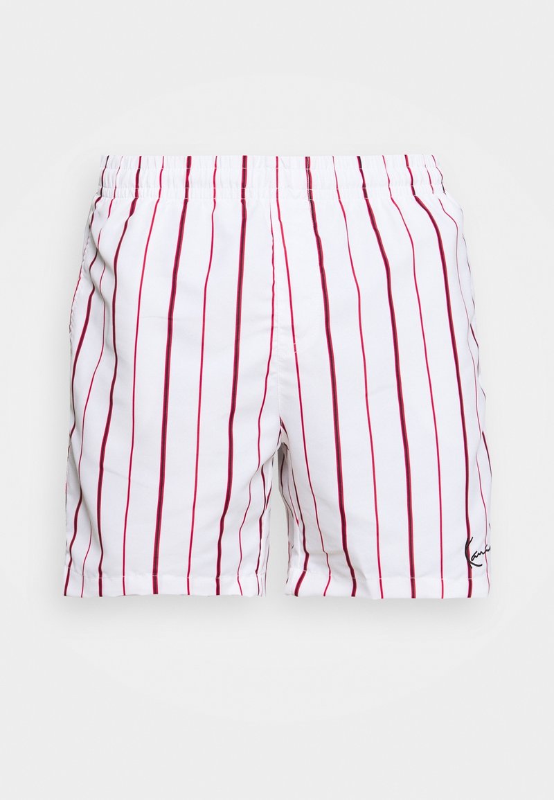 Short blanc à rayures rouges verticales avec une taille élastique, présentant un petit logo signature noir en bas à droite de l'ourlet.
