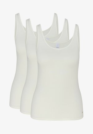 Kolme valkoista toppia, jotka on valmistettu joustavasta kankaasta, joissa on spagettiolkaimet ja sileä pinta, yksinkertaisella muotoilulla ilman koristeita.