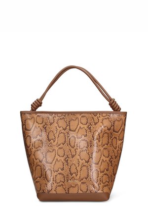 Cognackleurige handtas met een glanzend, gestructureerd oppervlak met een luipaardprintpatroon. Het heeft een bruine, geknoopte handgreep en een taps toelopende vorm.