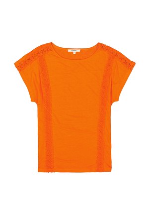 T-shirt orange à manches courtes, avec des détails en dentelle texturée le long des épaules et des côtés, fabriqué en coton doux.