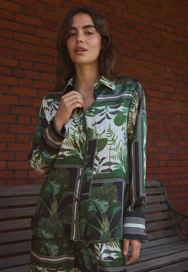 Next REGULAR FIT LONG SLEEVE  - Košilová halenka  - kew collection black green palm print