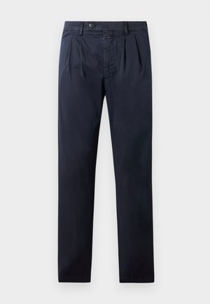 Chinos bleu marine avec une texture lisse, présentant une fermeture à bouton et des plis à l'avant. Design à jambe droite, sans motifs ni accents visibles.