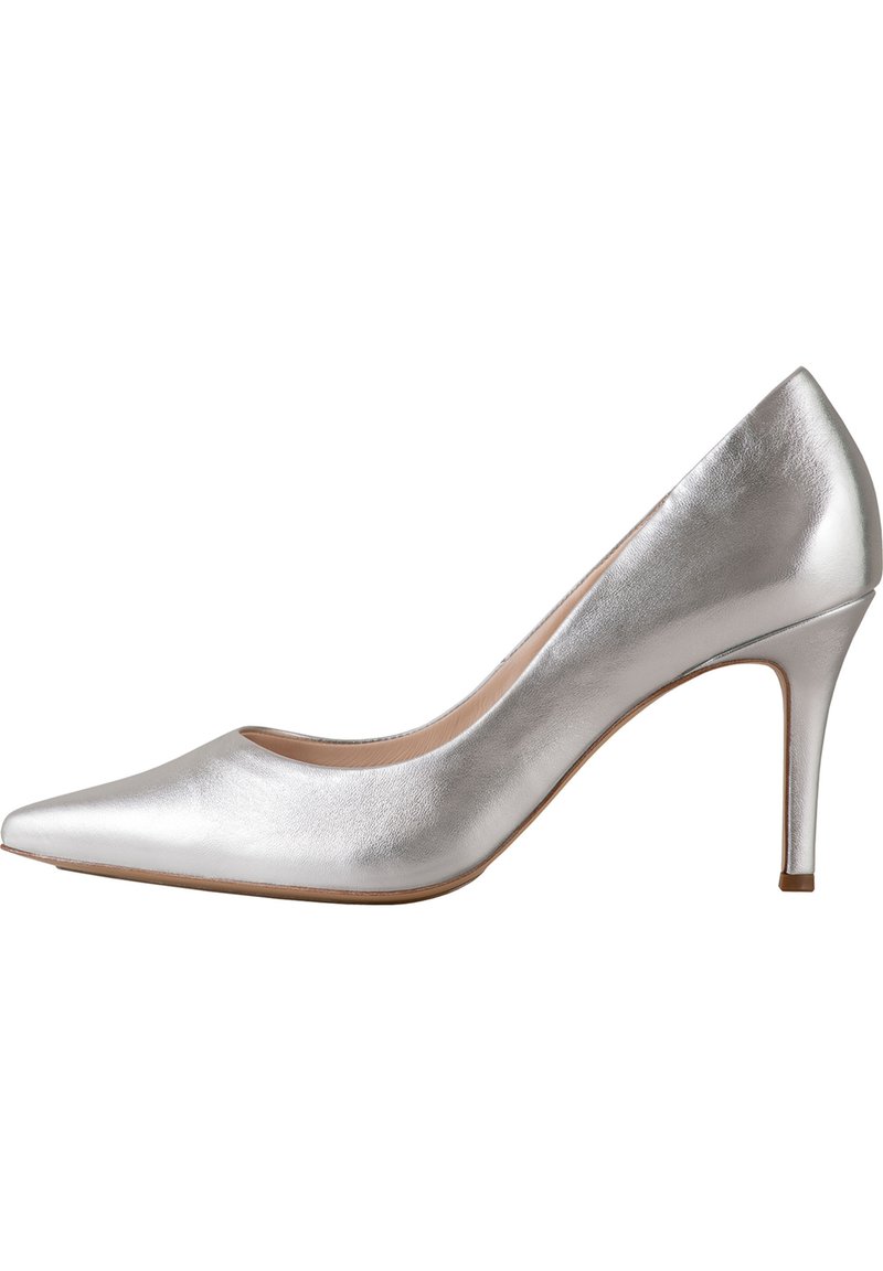 Pompa in pelle argentata con tacco alto, punta affusolata, superficie liscia e tacco a stiletto di altezza media. Design minimalista, senza motivi visibili.