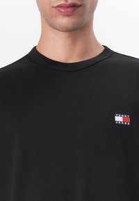 Tommy Jeans Topper langermet - black