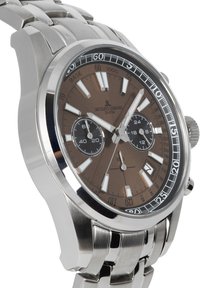 Orologio in acciaio inossidabile con quadrante marrone, indicatori delle ore argentati e due sottodial neri. Caratterizzato da una lunetta lucida e da un bracciale a maglie.