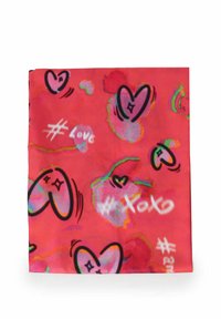 Tessuto rosso con finitura lucida, caratterizzato da motivi a cuore multicolori e elementi di testo, tra cui "#Love" e "#totb" in bianco.