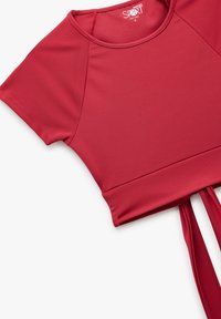 Punainen lyhythihainen urheilu crop-top, jossa on pyöreä kaula-aukko ja säädettävä nauhakiristys vyötäröllä, koko pieni, valmistettu Turkissa.